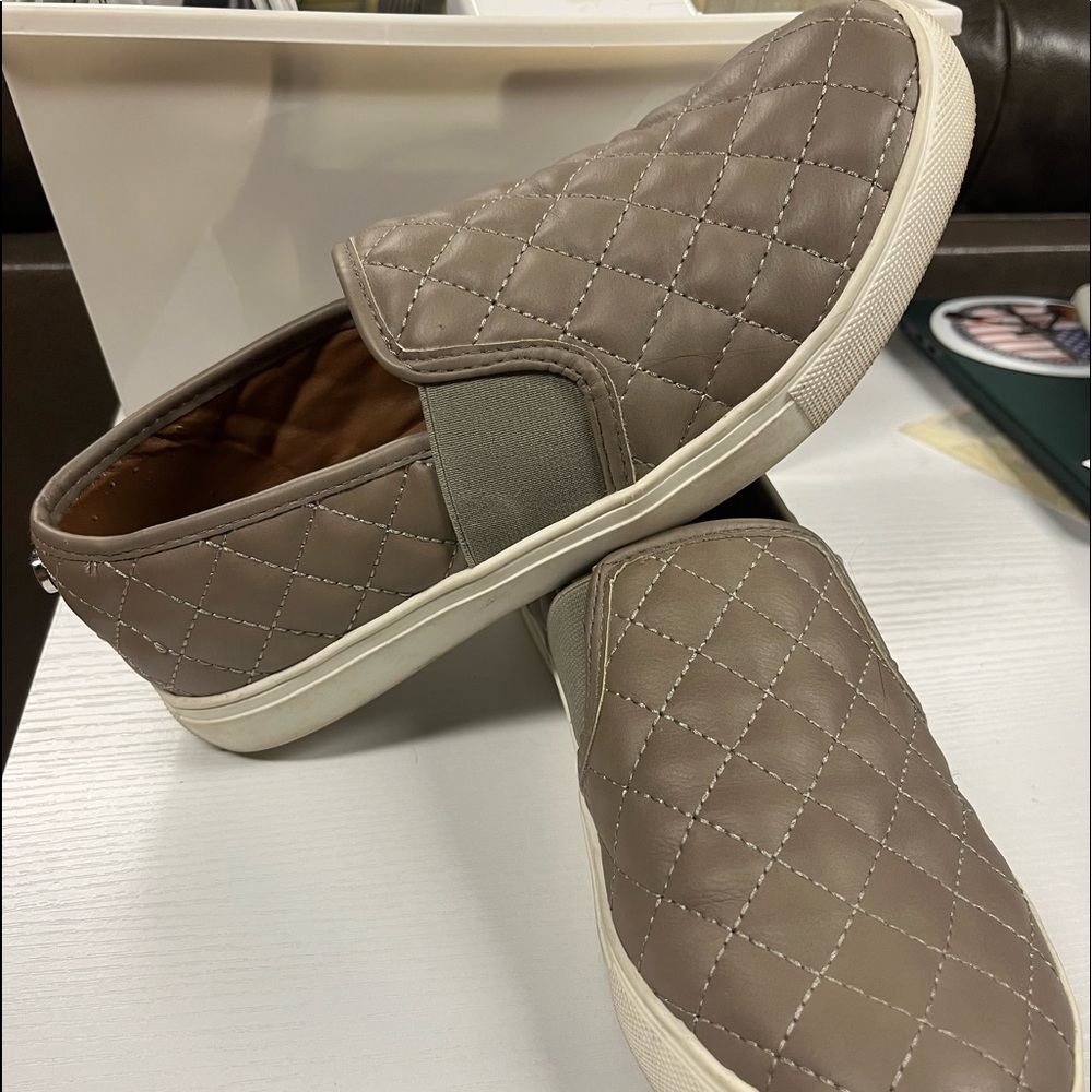 Steve Madden slip on / loafer shoes